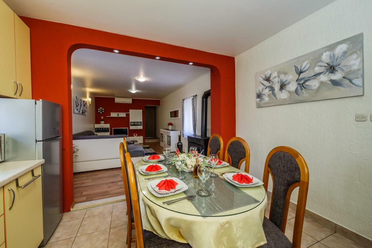 Central Apartment Castle Cippico Kastela Exterior photo
