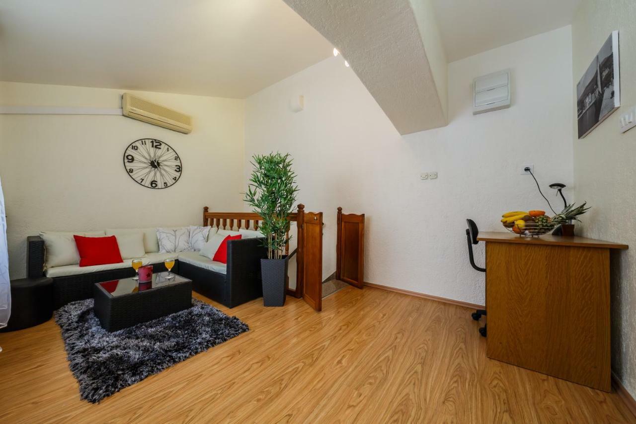 Central Apartment Castle Cippico Kastela Exterior photo