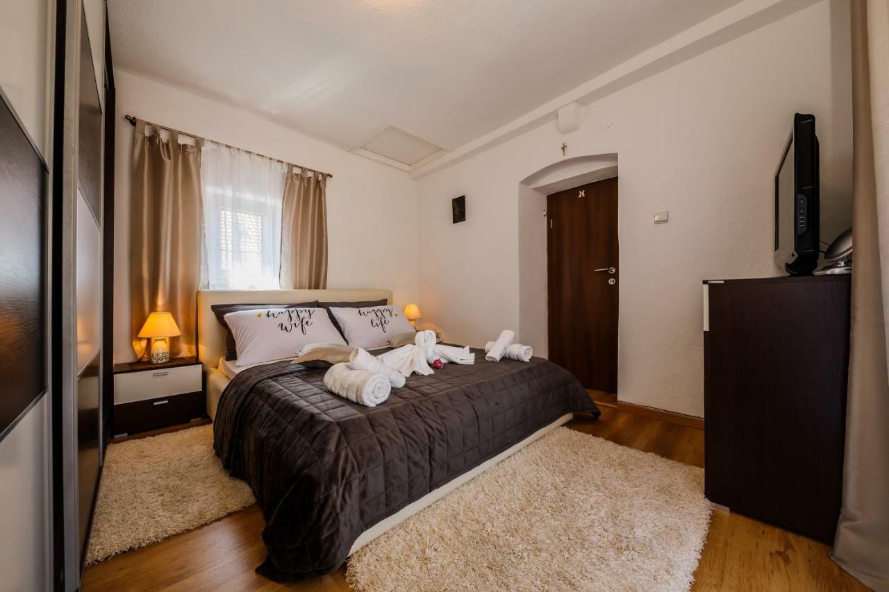 Central Apartment Castle Cippico Kastela Exterior photo