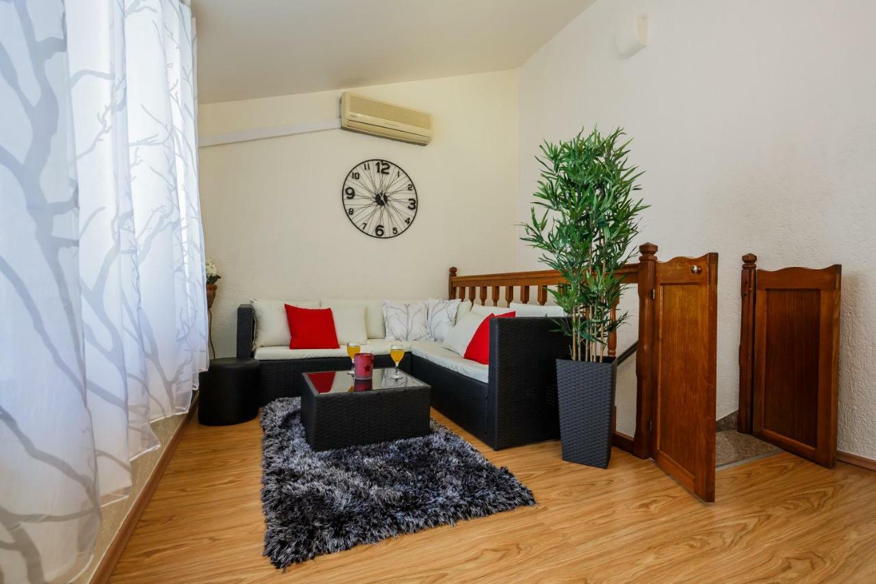 Central Apartment Castle Cippico Kastela Exterior photo