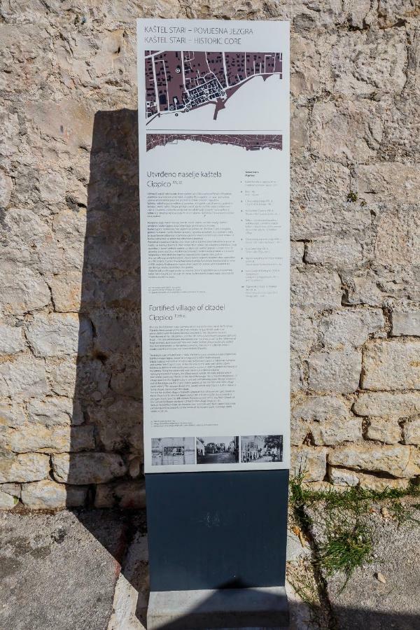 Central Apartment Castle Cippico Kastela Exterior photo